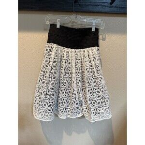 Anthropologie HD Paris White and Black Women’s Lace Mini Skirt Size Small